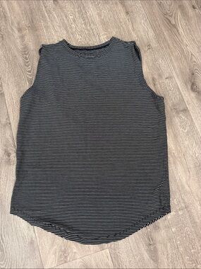 Lululemon Striped Sleeveless Tank Top - Black & White